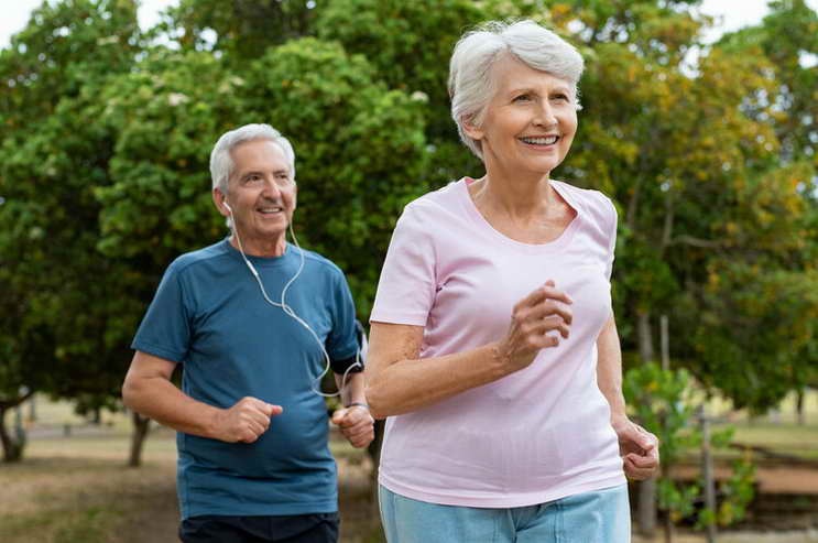 60歲以上老人，應該靜養還是運動？名中醫：鍛煉是分年齡的