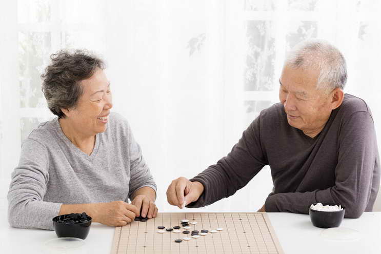 人到老年，如何與子女和睦相處？牢記3個絕招，避開4個“雷區”