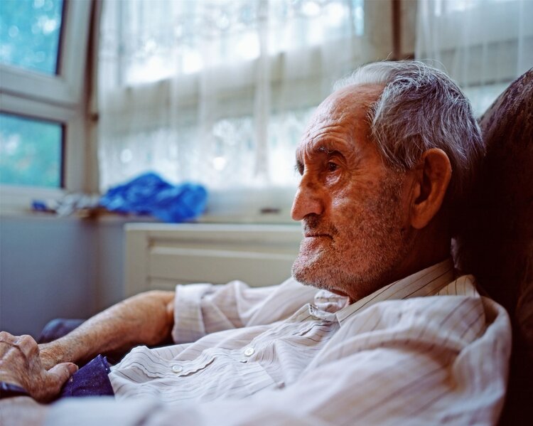 为何人老了会有“老人味”？50岁后养成4个习惯，老了或没味儿